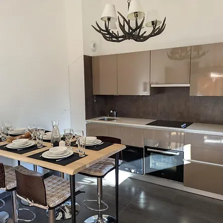 88m² Pour 6 Personnes Avec Balcon, Proche Du Centre A - Fr-1-198-195 Apartment